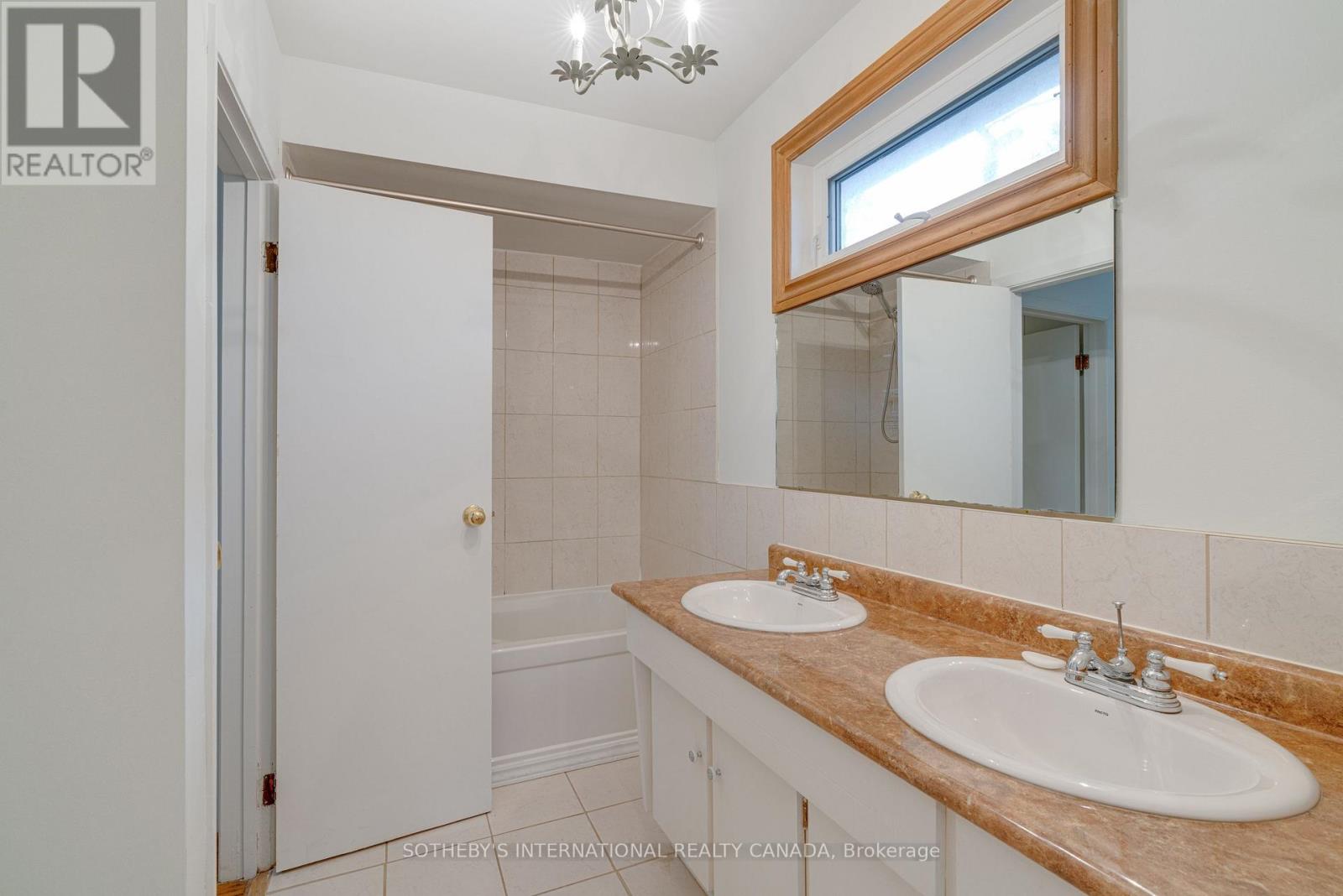 19 Gleneagle Crescent, Toronto, Ontario  M2J 3H4 - Photo 13 - C12531402