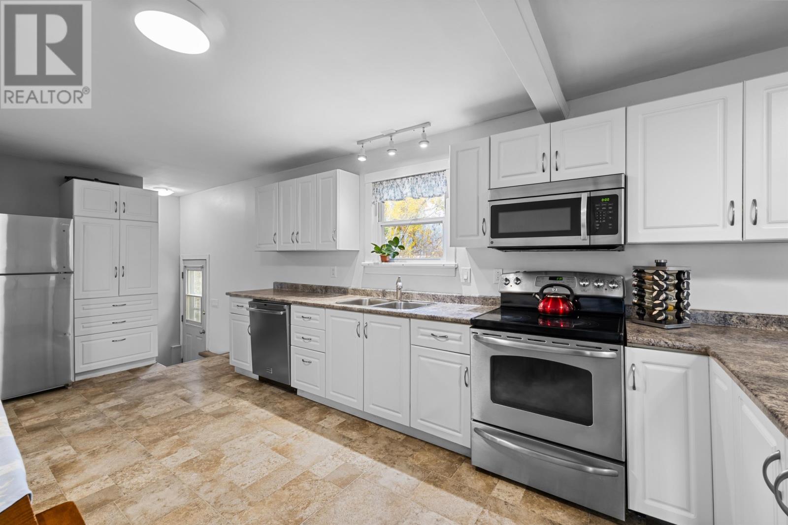 82 Newland Crescent, Charlottetown, Prince Edward Island C1A 4H7 - Photo 14 - 202527840