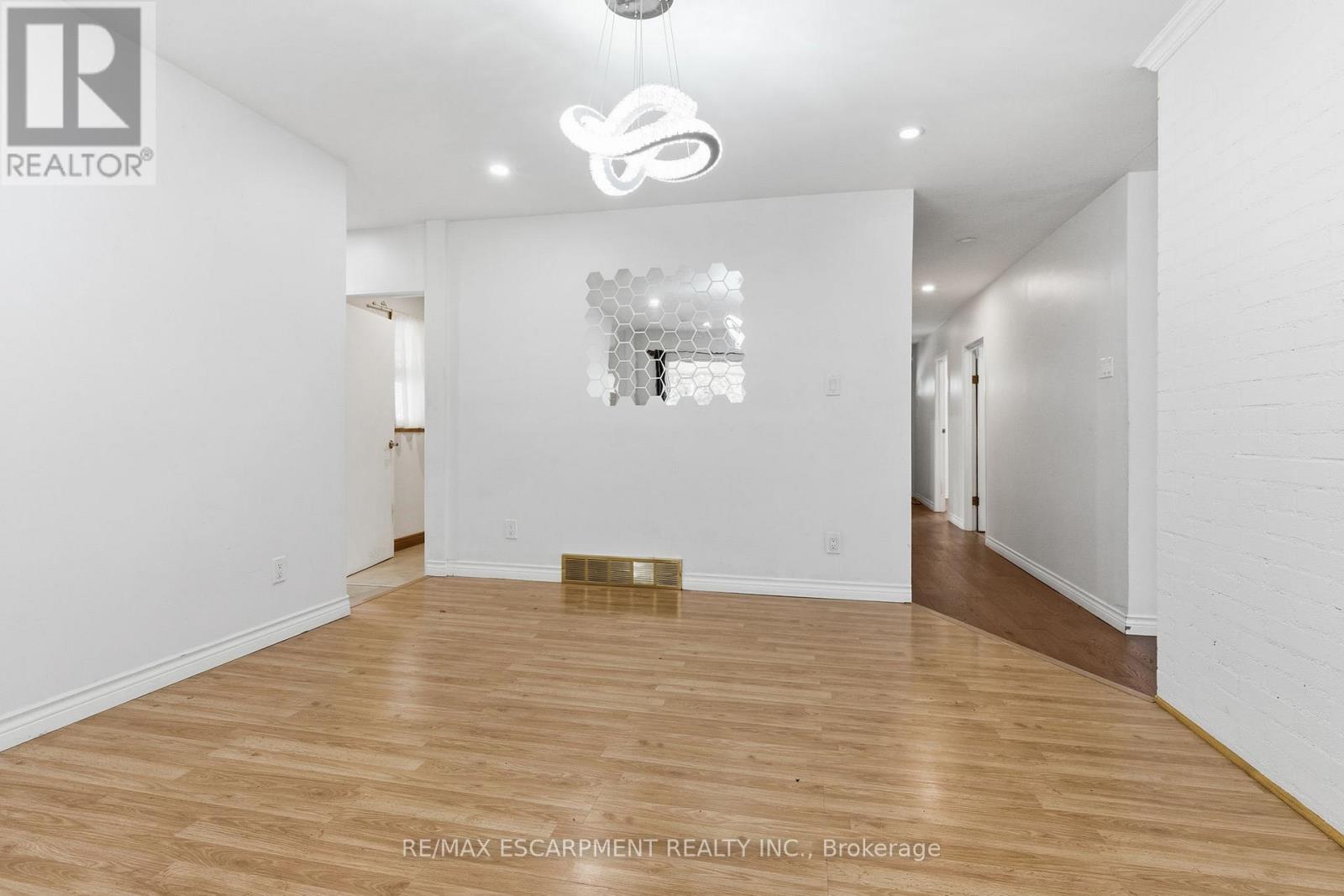 797 Highway 6, Haldimand, Ontario  N3W 1M5 - Photo 5 - X12533090