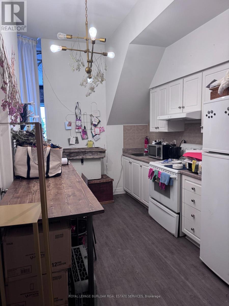 3130 Dundas Street W, Toronto, Ontario  M6P 2A1 - Photo 12 - W12483616