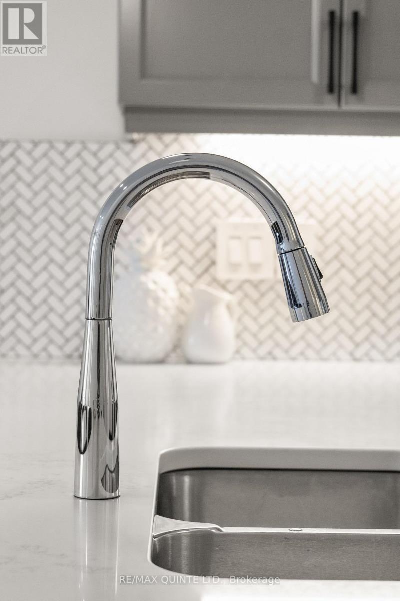 54 Athabaska Drive, Belleville, Ontario  K8N 0T2 - Photo 11 - X12541294