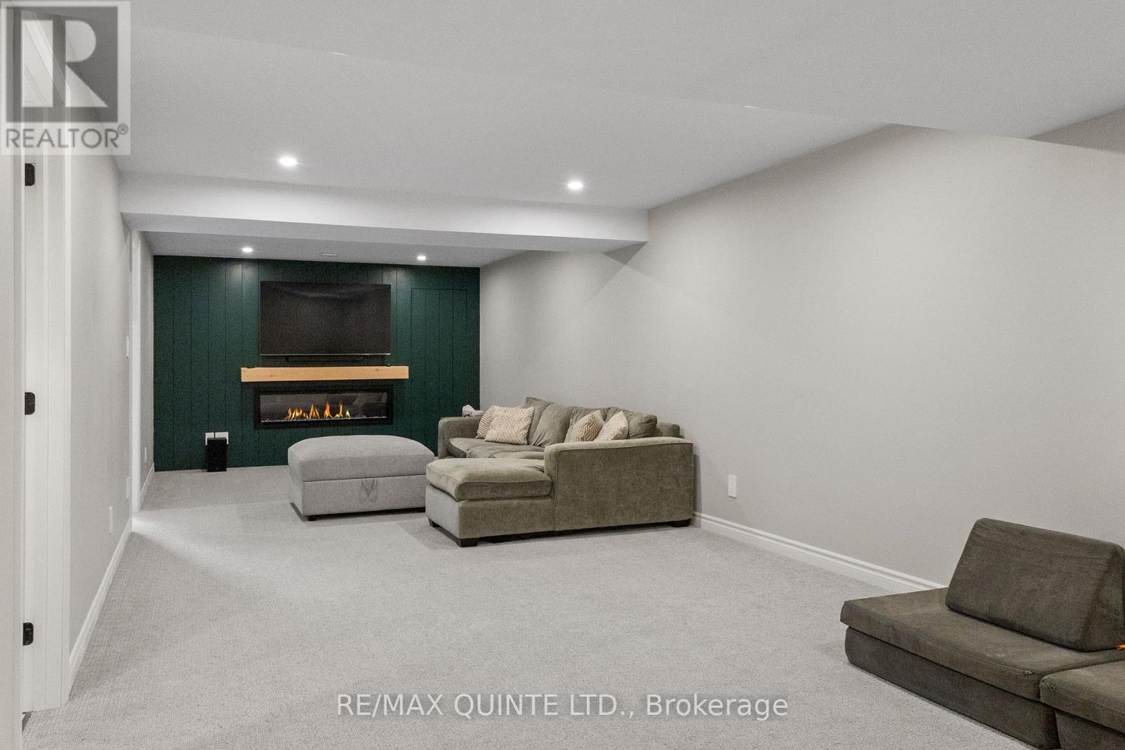 54 Athabaska Drive, Belleville, Ontario  K8N 0T2 - Photo 35 - X12541294