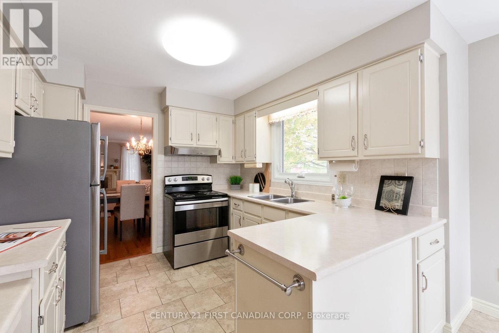 33 - 163 Pine Valley Drive, London South, Ontario  N6J 4R4 - Photo 14 - X12541206