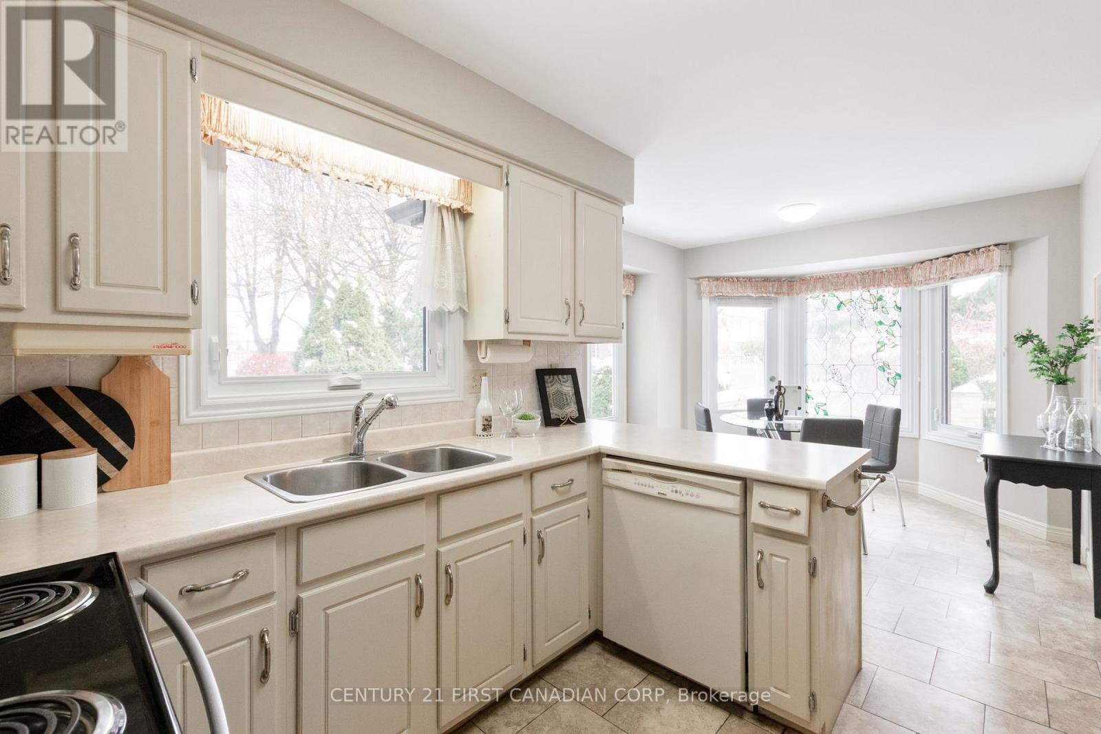 33 - 163 Pine Valley Drive, London South, Ontario  N6J 4R4 - Photo 16 - X12541206