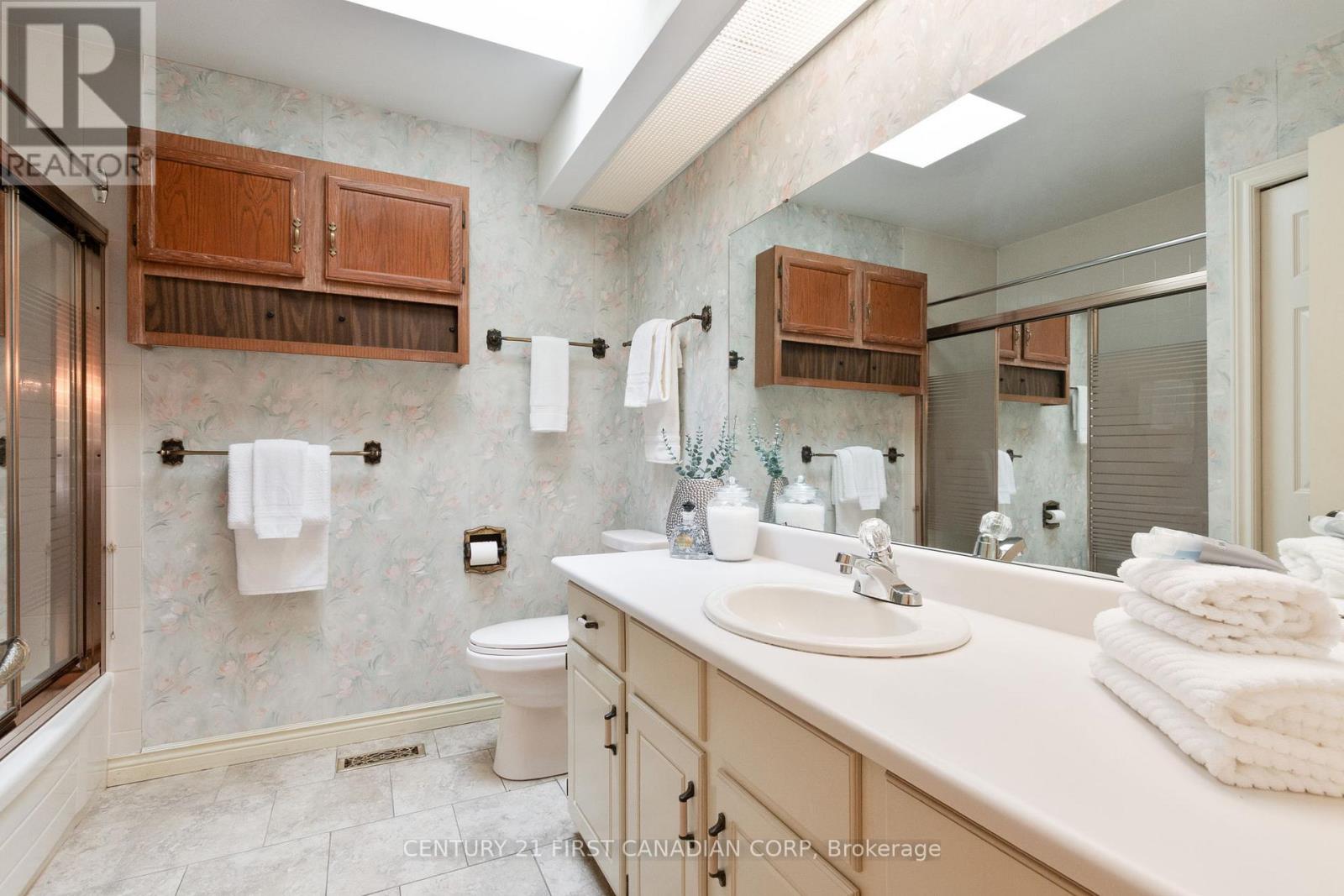 33 - 163 Pine Valley Drive, London South, Ontario  N6J 4R4 - Photo 31 - X12541206