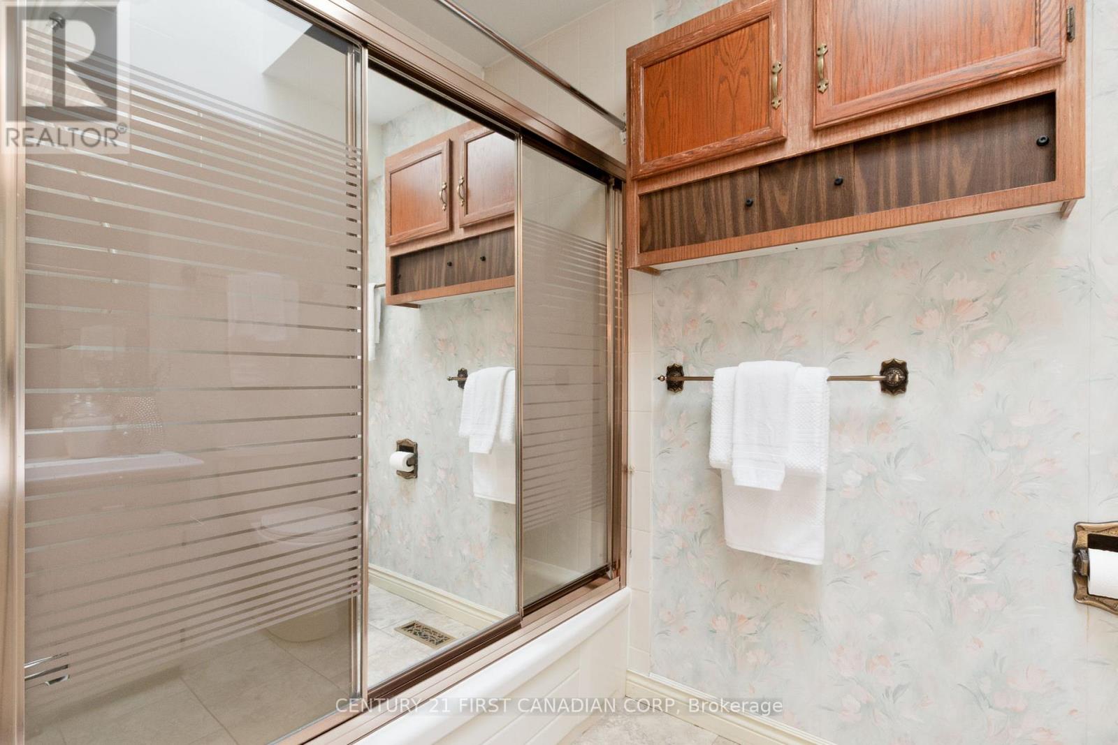 33 - 163 Pine Valley Drive, London South, Ontario  N6J 4R4 - Photo 32 - X12541206