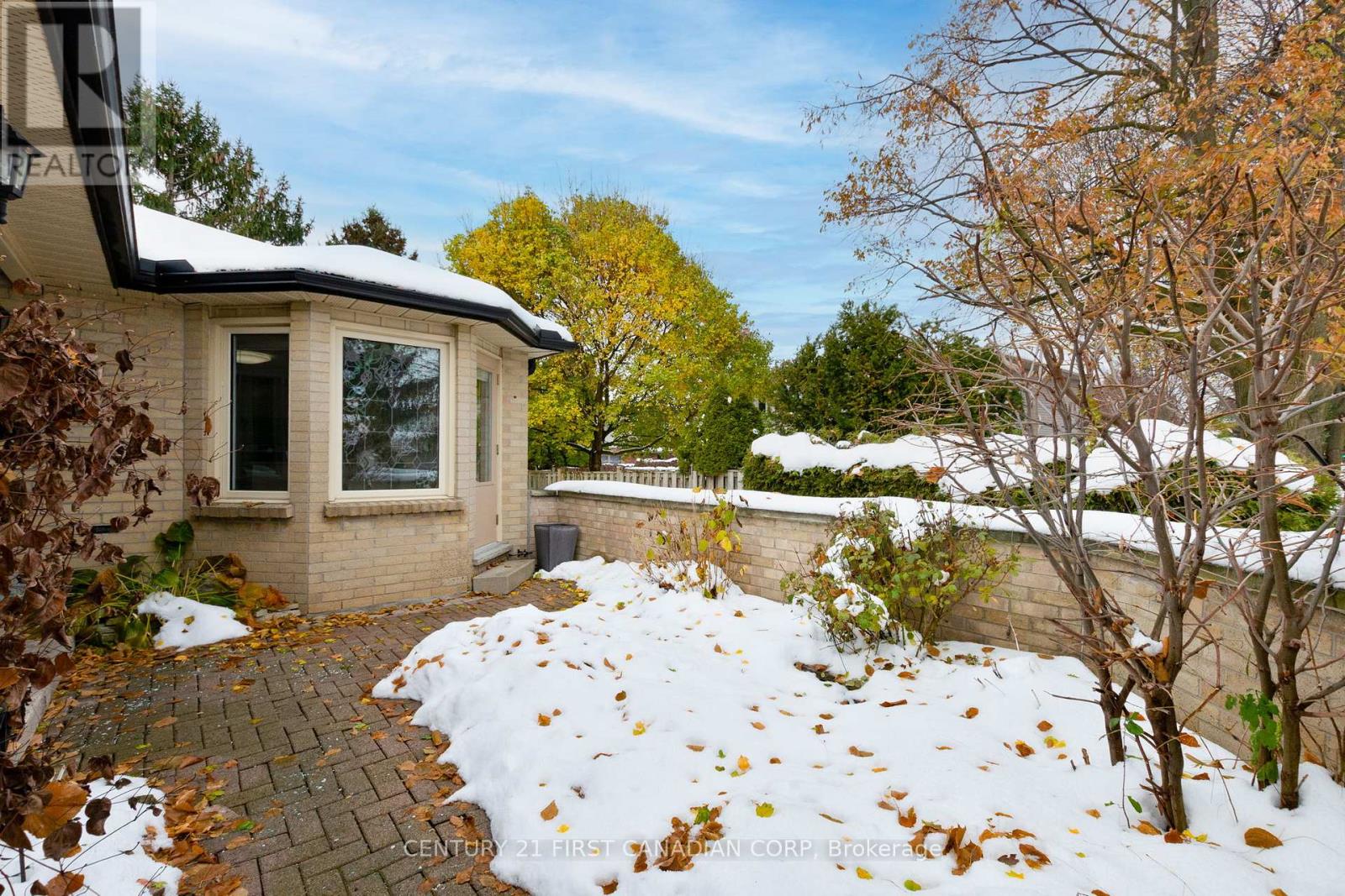 33 - 163 Pine Valley Drive, London South, Ontario  N6J 4R4 - Photo 4 - X12541206