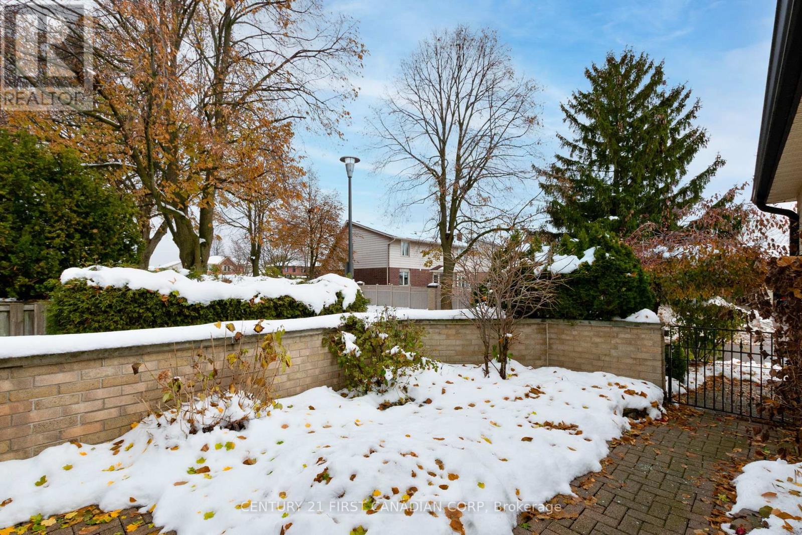 33 - 163 Pine Valley Drive, London South, Ontario  N6J 4R4 - Photo 5 - X12541206