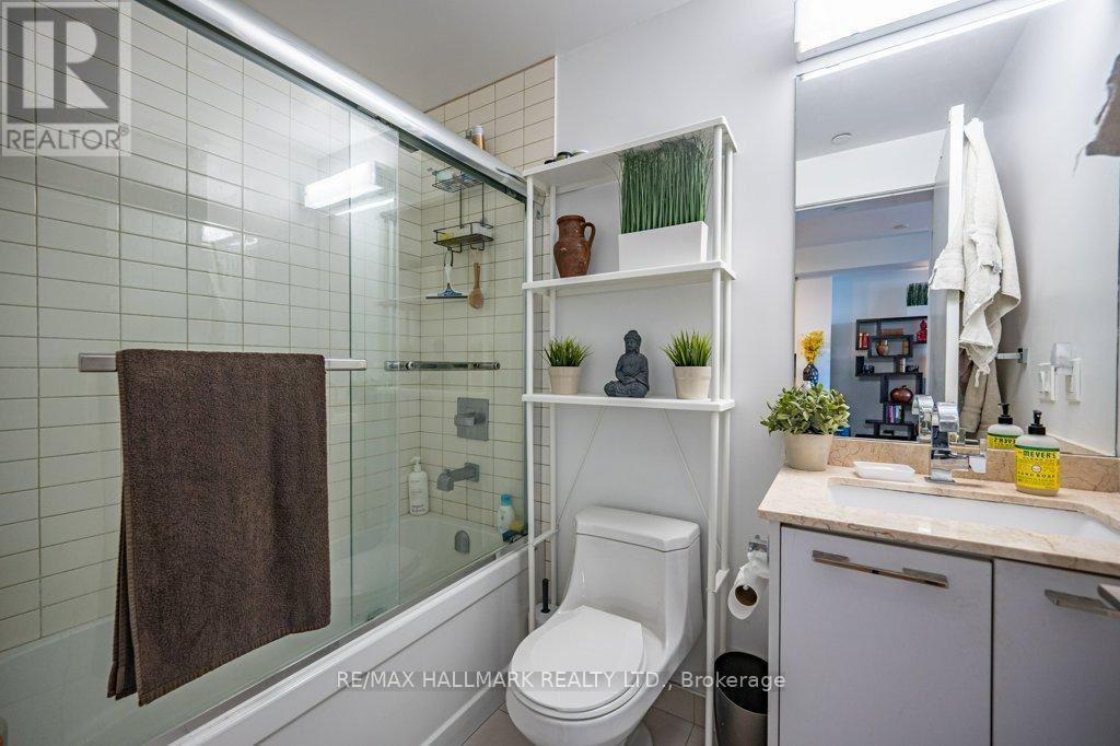 1220 - 9471 Yonge Street, Richmond Hill, Ontario  L4C 0Z5 - Photo 10 - N12461541