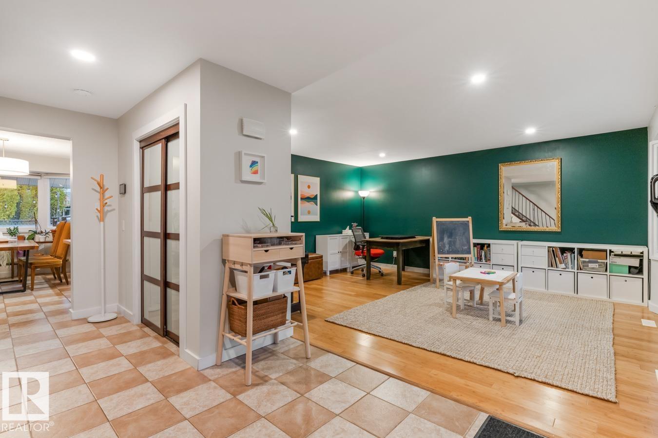 6815 11 Av Nw, Edmonton, Alberta  T6K 3M6 - Photo 2 - E4465589