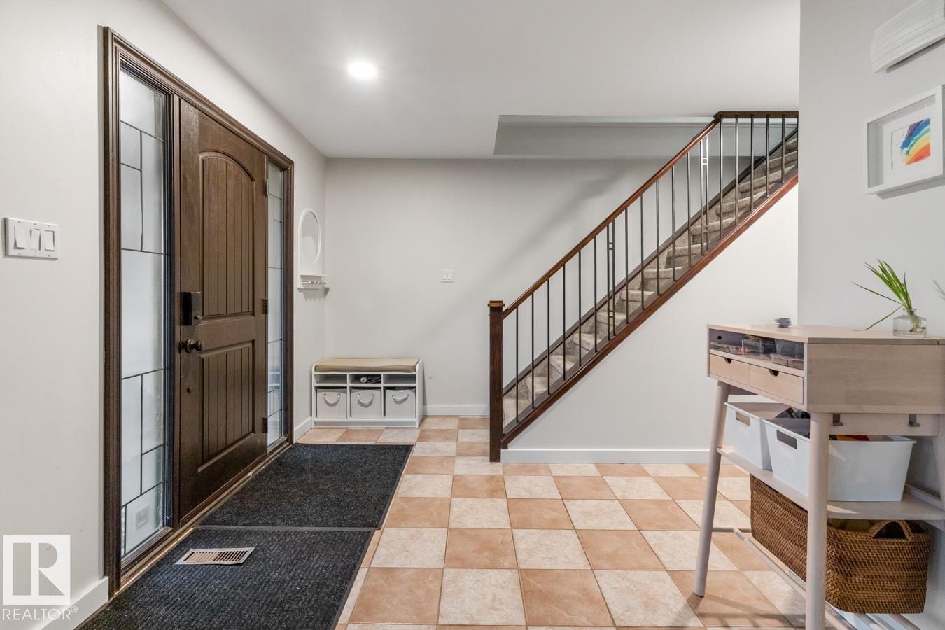 6815 11 Av Nw, Edmonton, Alberta  T6K 3M6 - Photo 3 - E4465589