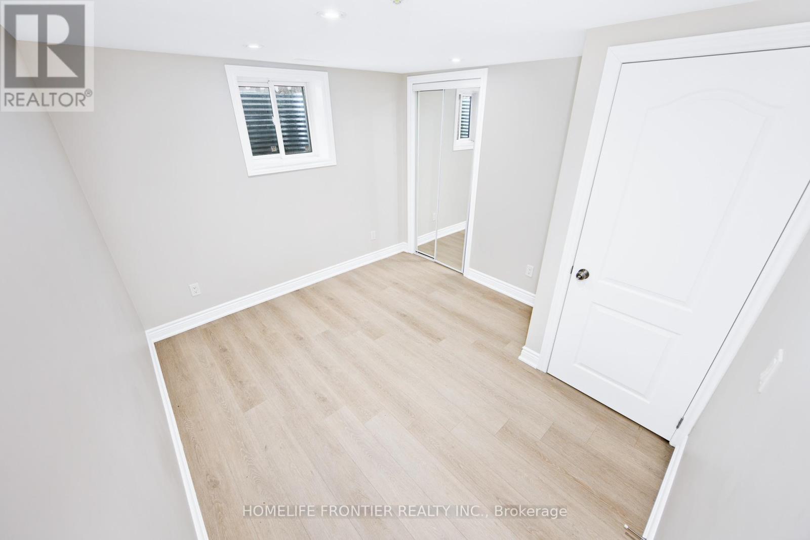 40 Pennywood Road, Brampton, Ontario  L6V 2K4 - Photo 10 - W12524550