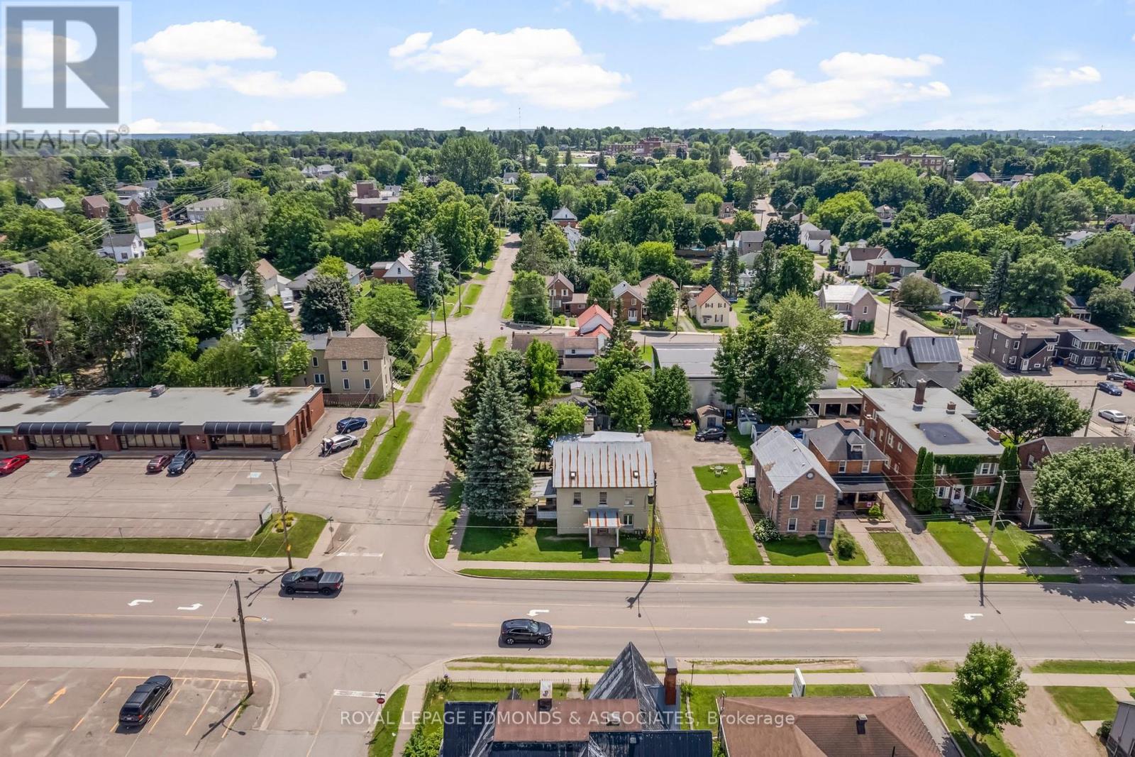 394 Pembroke Street E, Pembroke, Ontario  K8A 3K6 - Photo 4 - X12541352