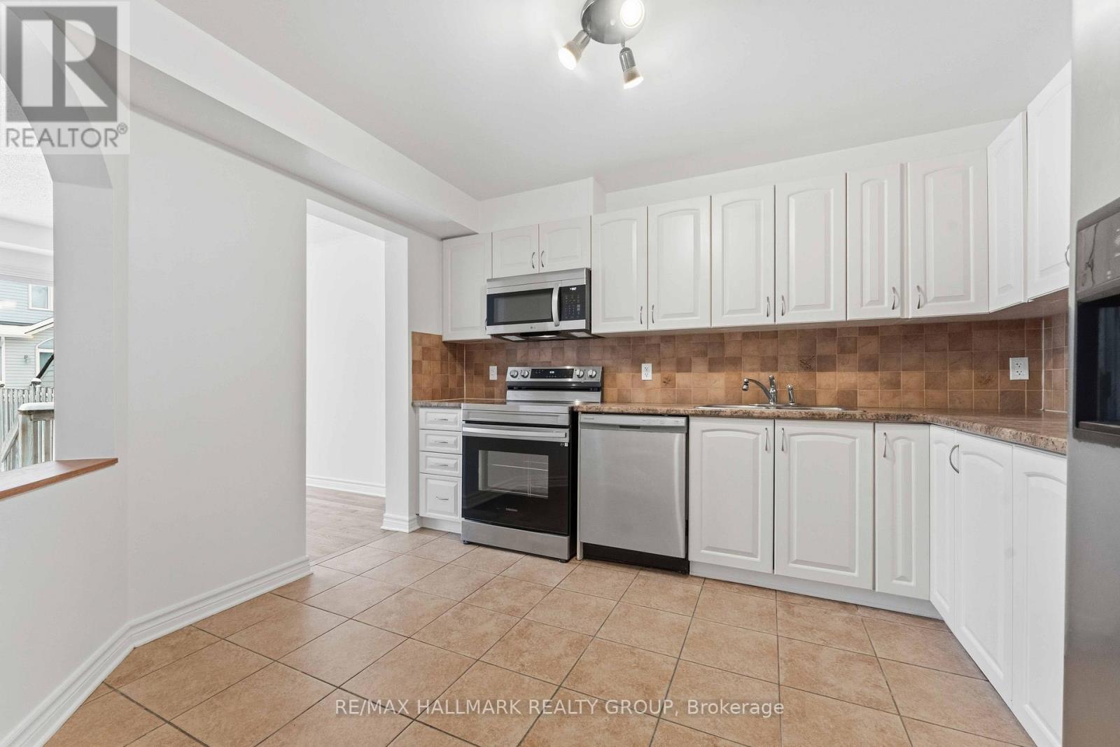 123 Silvermoon Crescent, Ottawa, Ontario  K4A 0P5 - Photo 10 - X12541332