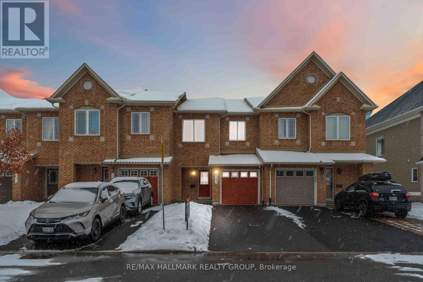 123 Silvermoon Crescent, Ottawa, Ontario  K4A 0P5 - Photo 2 - X12541332