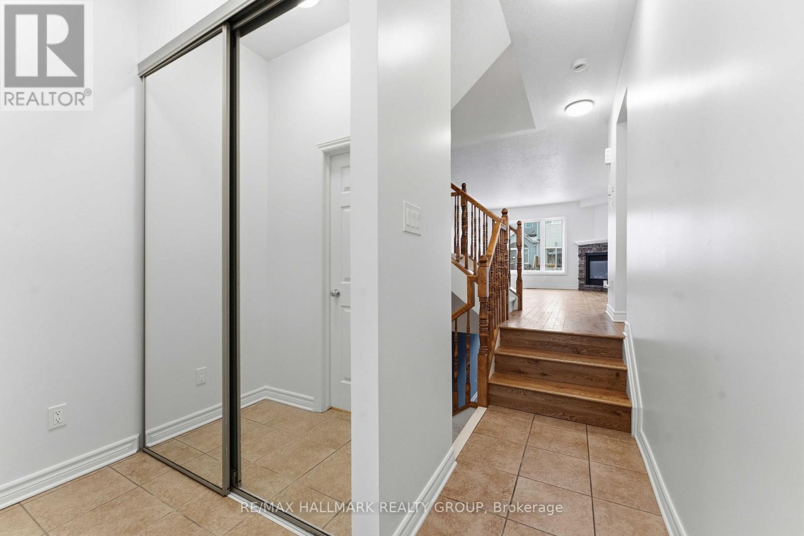 123 Silvermoon Crescent, Ottawa, Ontario  K4A 0P5 - Photo 3 - X12541332