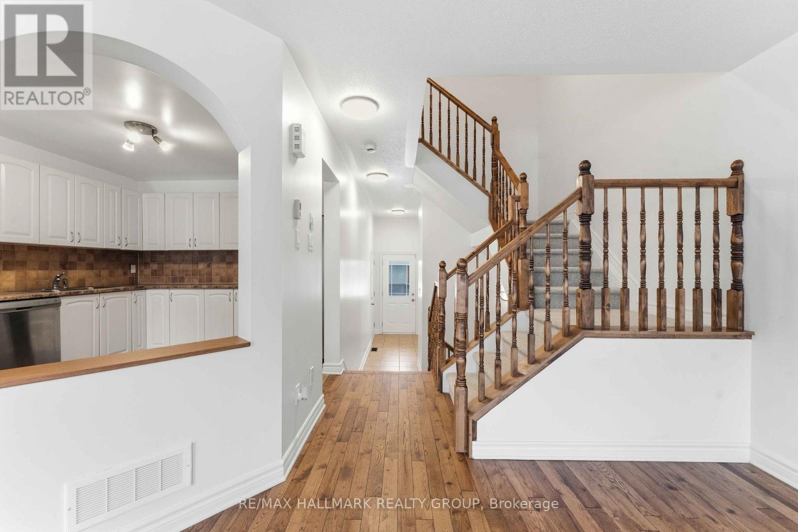 123 Silvermoon Crescent, Ottawa, Ontario  K4A 0P5 - Photo 6 - X12541332