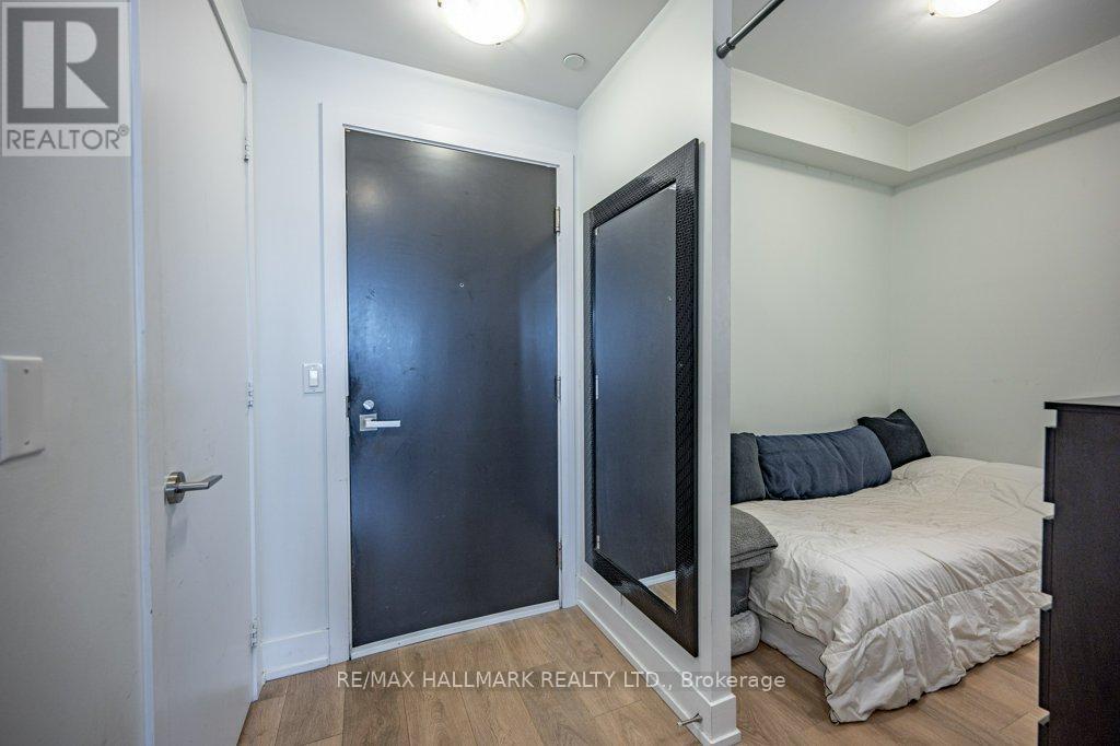 1220 - 9471 Yonge Street, Richmond Hill, Ontario  L4C 0Z5 - Photo 3 - N12461541