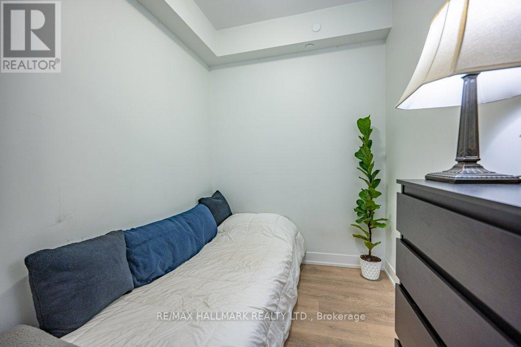 1220 - 9471 Yonge Street, Richmond Hill, Ontario  L4C 0Z5 - Photo 4 - N12461541