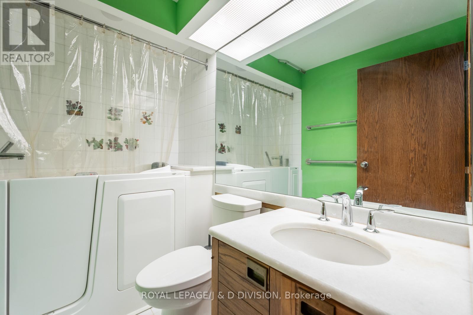 203 - 150 Heath Street W, Toronto, Ontario  M4V 2Y4 - Photo 32 - C12541036