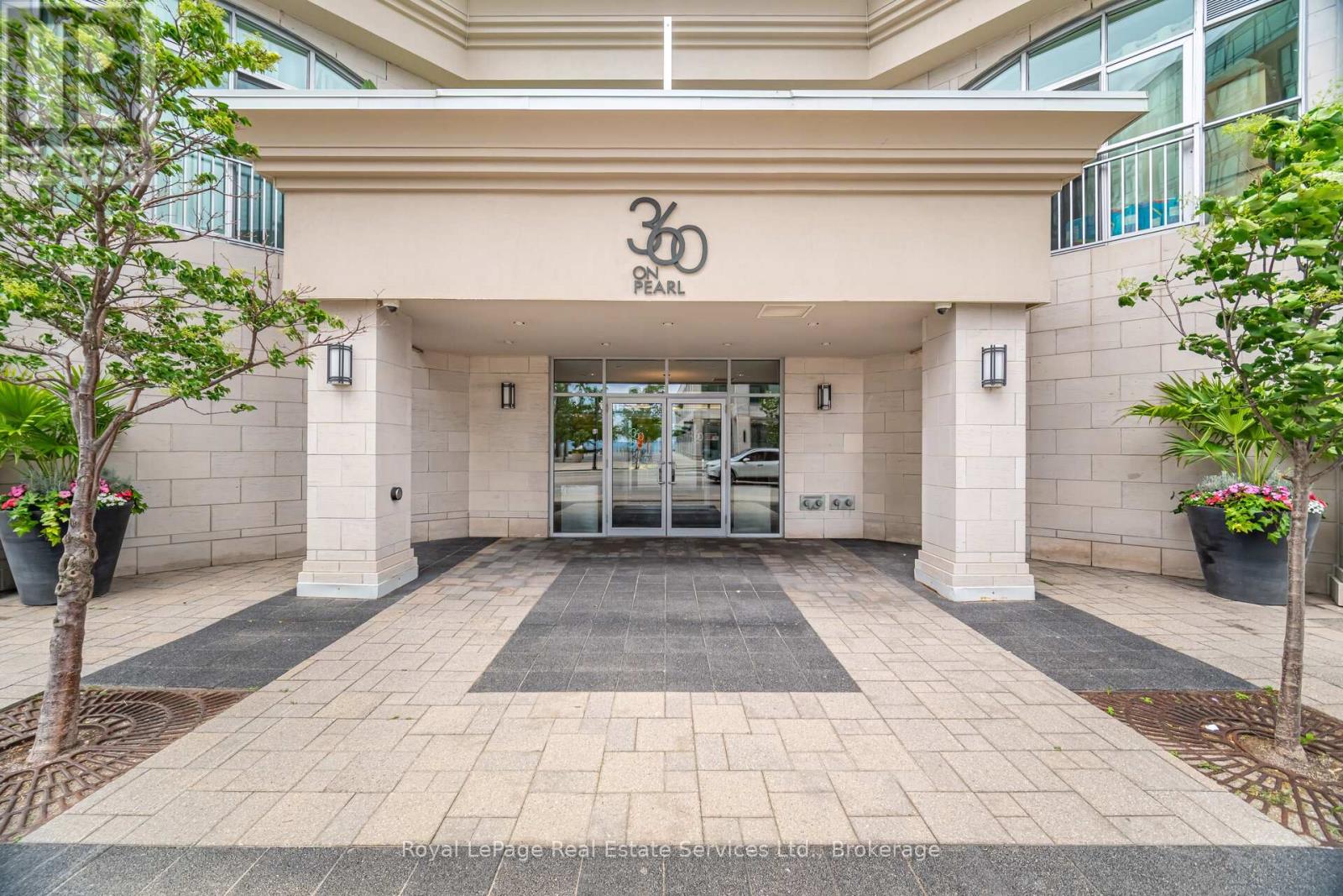 902 - 360 Pearl Street, Burlington, Ontario  L7R 1E1 - Photo 3 - W12541150