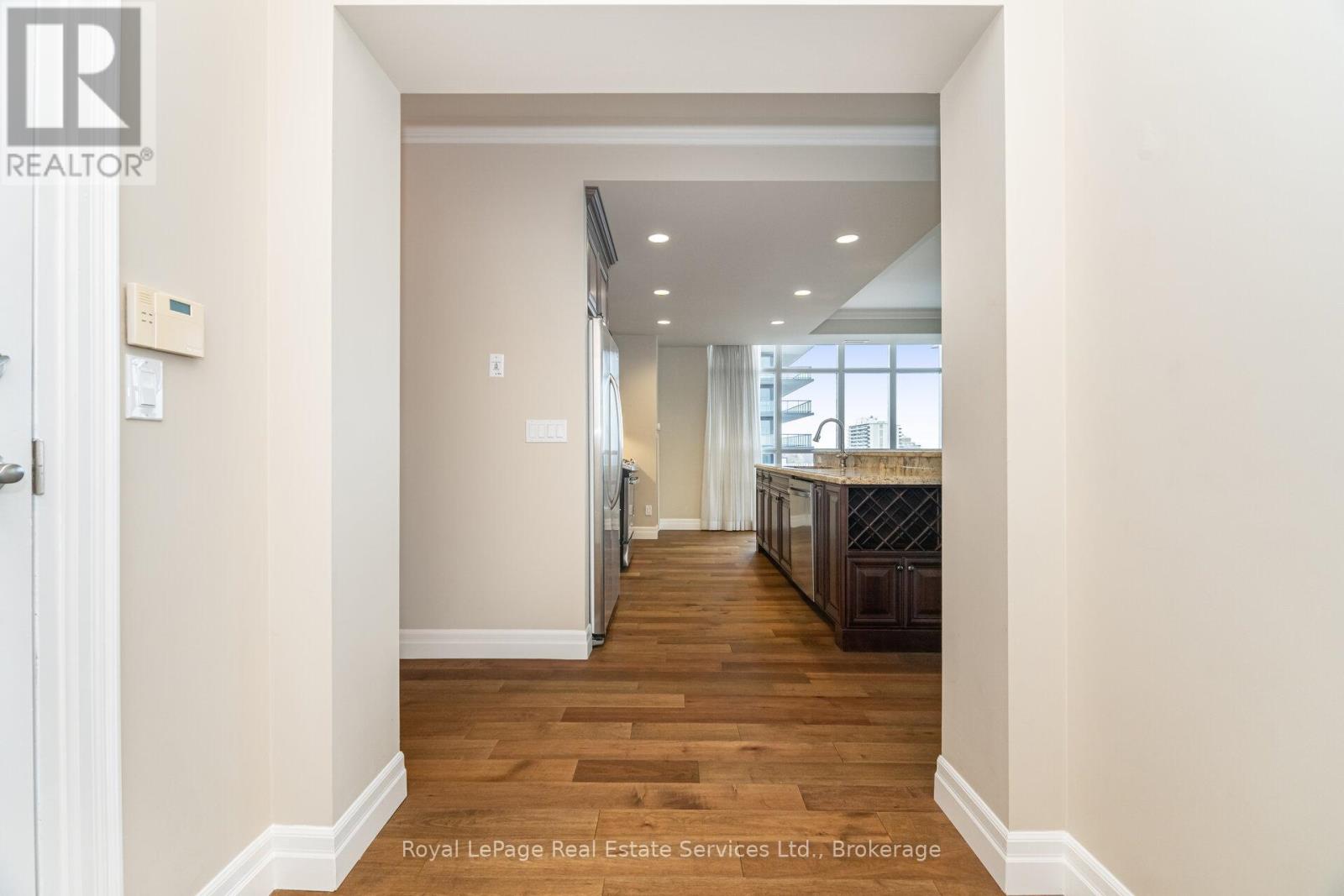 902 - 360 Pearl Street, Burlington, Ontario  L7R 1E1 - Photo 9 - W12541150