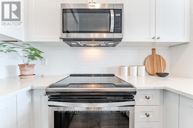 422 - 610 Farmstead Drive, Milton, Ontario  L9T 8X5 - Photo 6 - W12541266