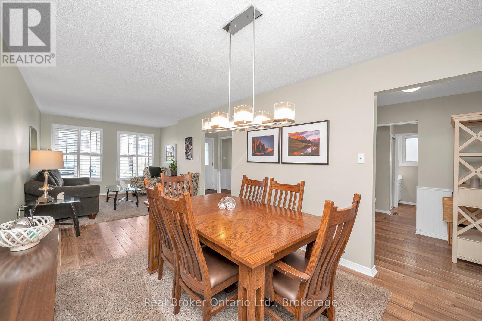 2209 Leominster Drive, Burlington, Ontario  L7P 3W8 - Photo 11 - W12541350