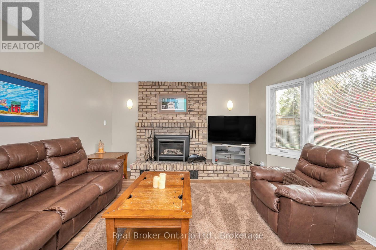 2209 Leominster Drive, Burlington, Ontario  L7P 3W8 - Photo 14 - W12541350