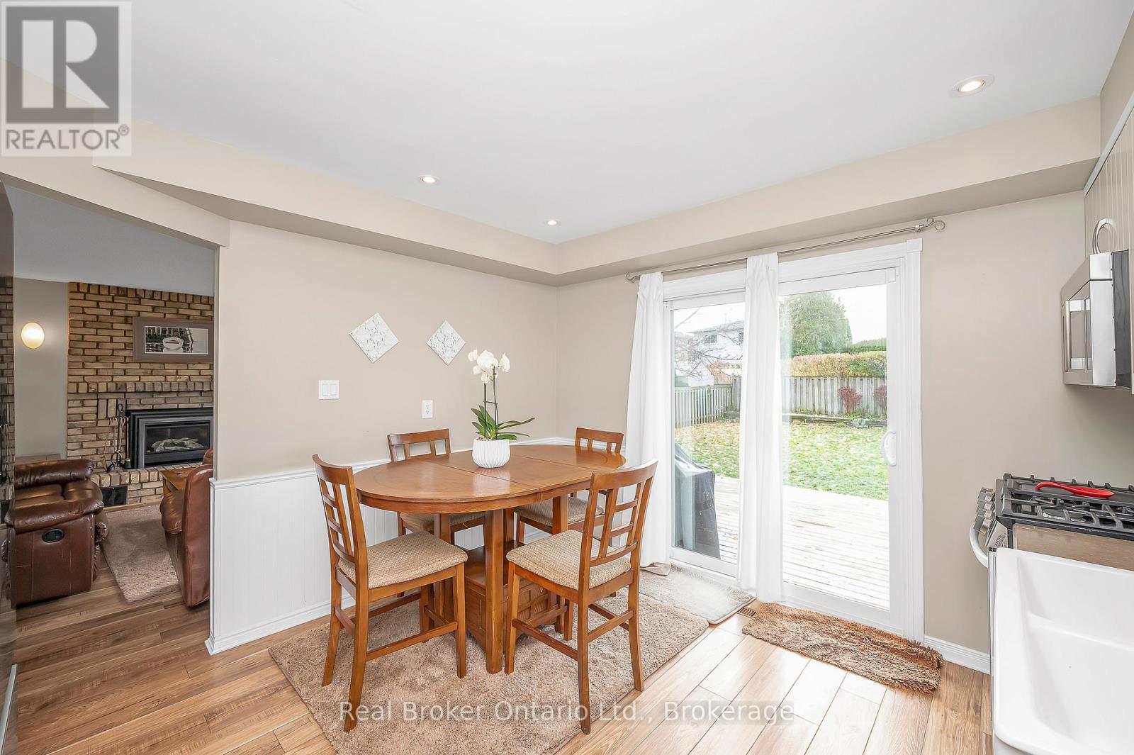 2209 Leominster Drive, Burlington, Ontario  L7P 3W8 - Photo 17 - W12541350