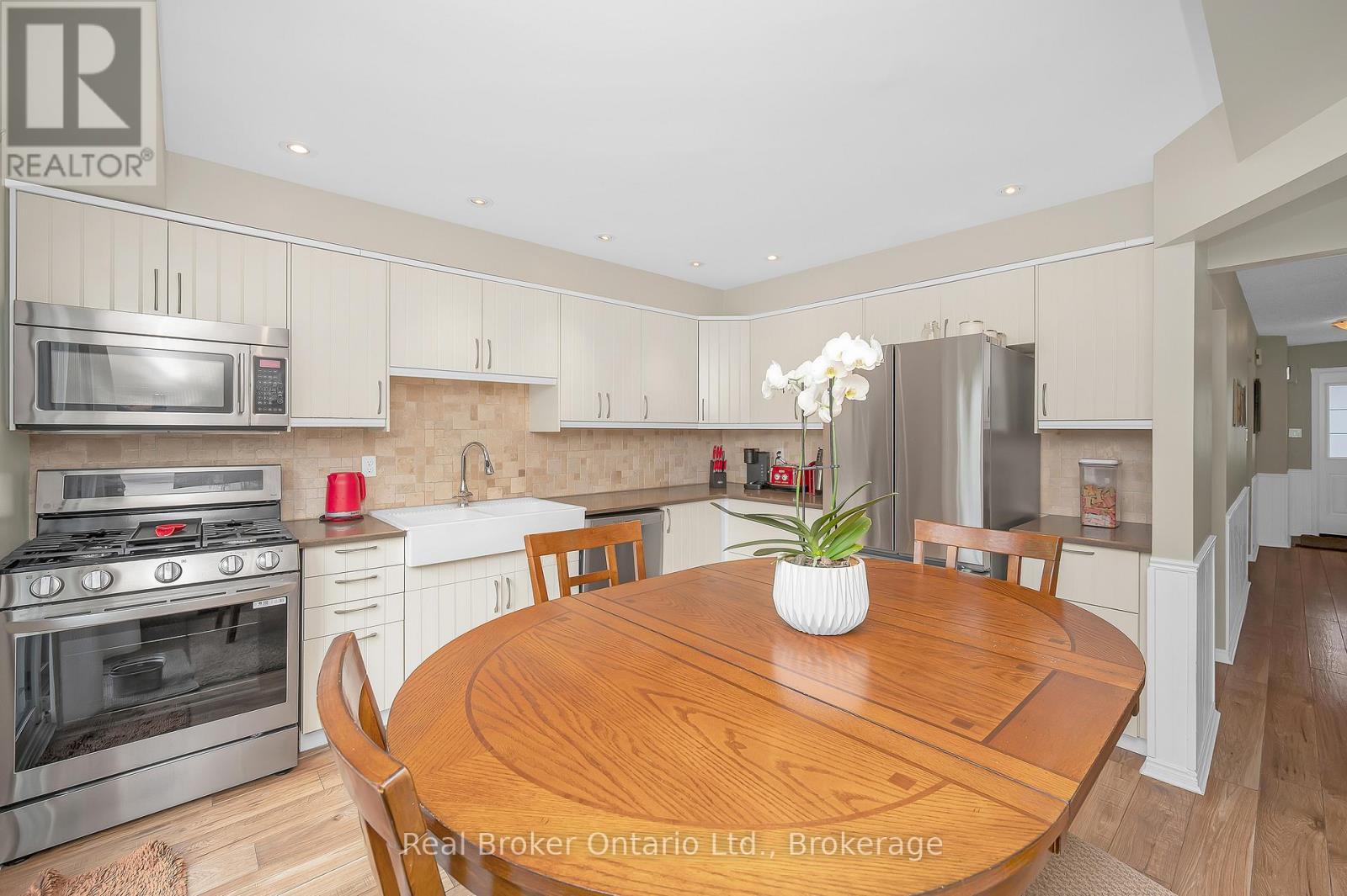 2209 Leominster Drive, Burlington, Ontario  L7P 3W8 - Photo 18 - W12541350