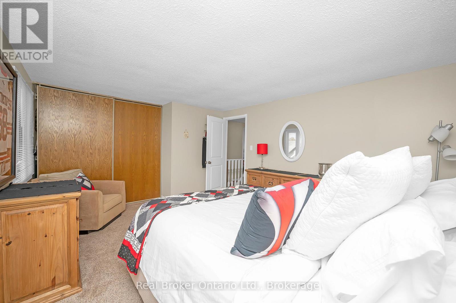 2209 Leominster Drive, Burlington, Ontario  L7P 3W8 - Photo 22 - W12541350