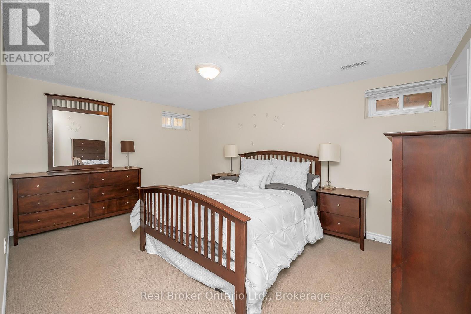 2209 Leominster Drive, Burlington, Ontario  L7P 3W8 - Photo 35 - W12541350