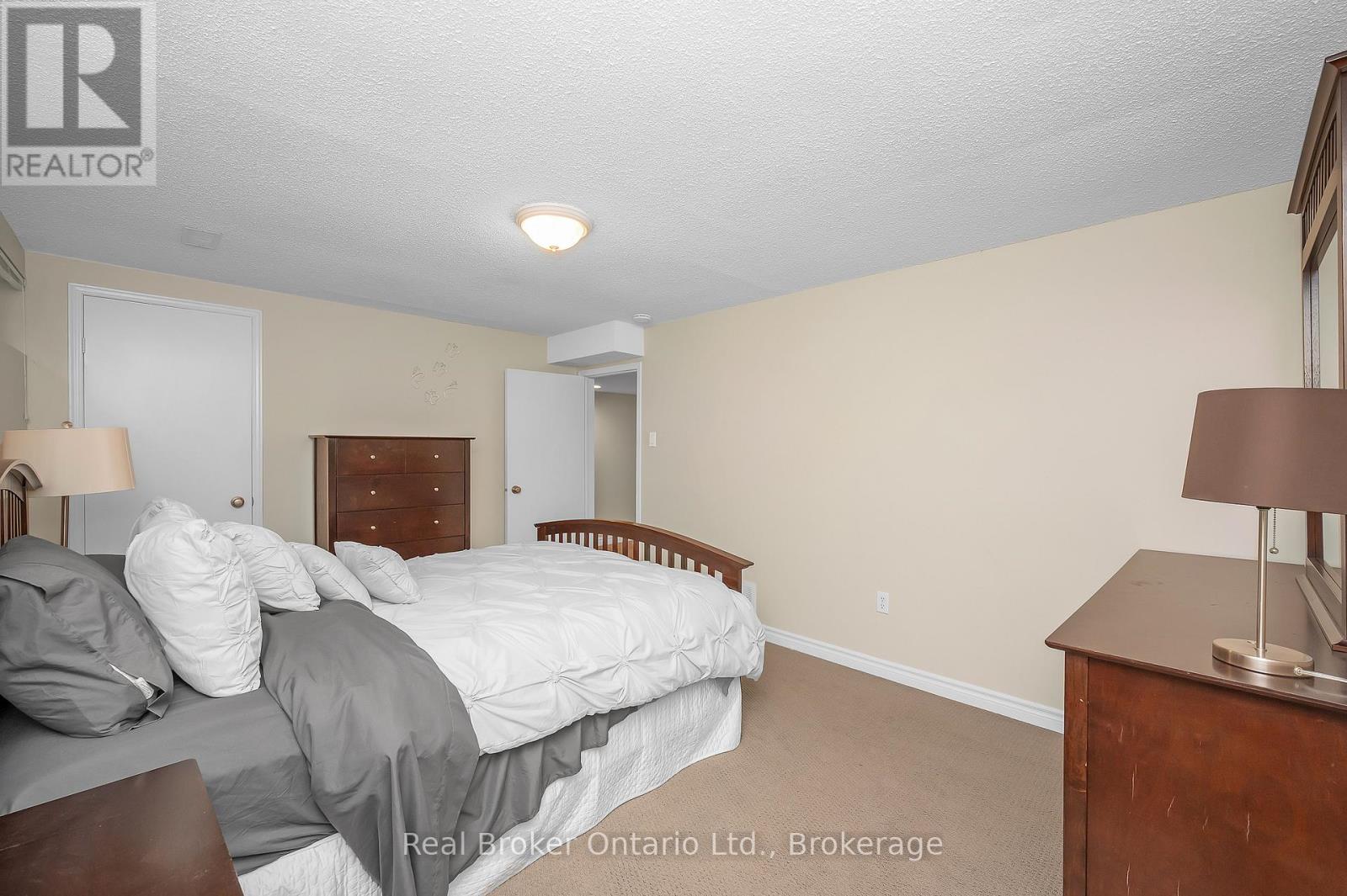 2209 Leominster Drive, Burlington, Ontario  L7P 3W8 - Photo 36 - W12541350