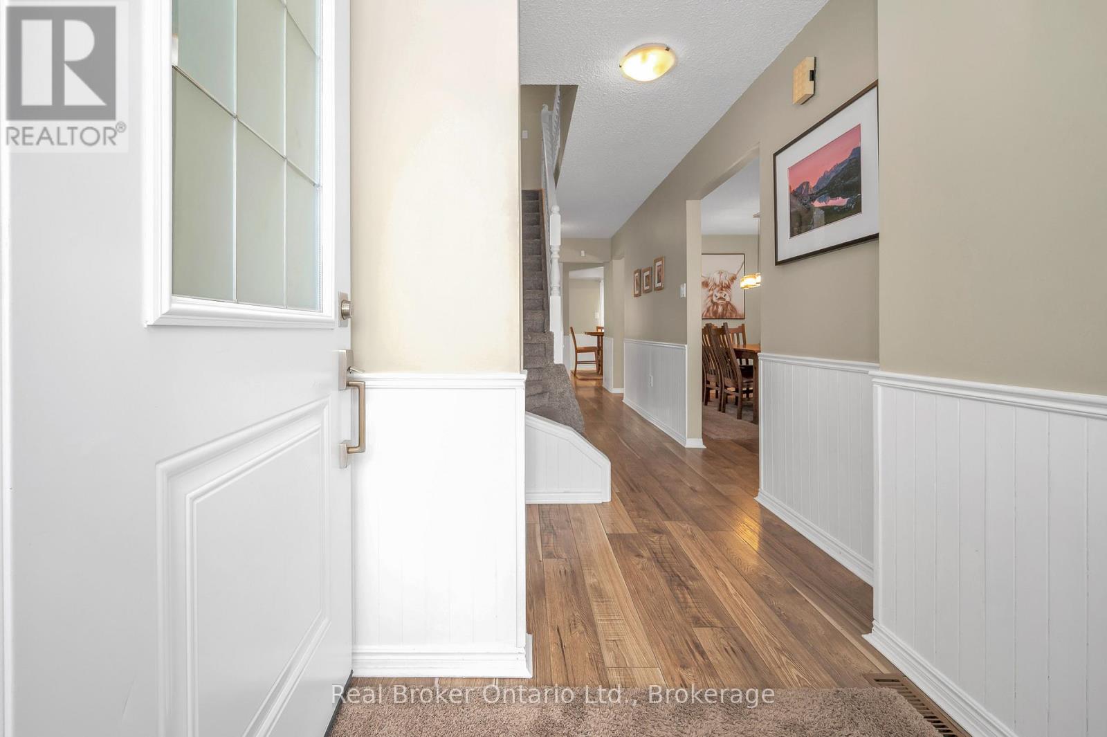 2209 Leominster Drive, Burlington, Ontario  L7P 3W8 - Photo 5 - W12541350