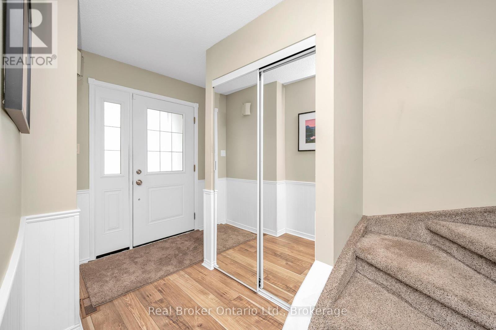 2209 Leominster Drive, Burlington, Ontario  L7P 3W8 - Photo 6 - W12541350