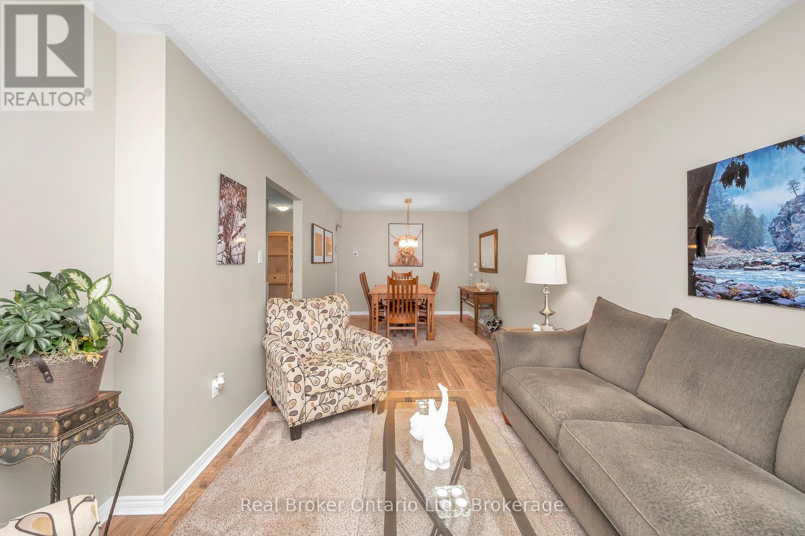 2209 Leominster Drive, Burlington, Ontario  L7P 3W8 - Photo 8 - W12541350