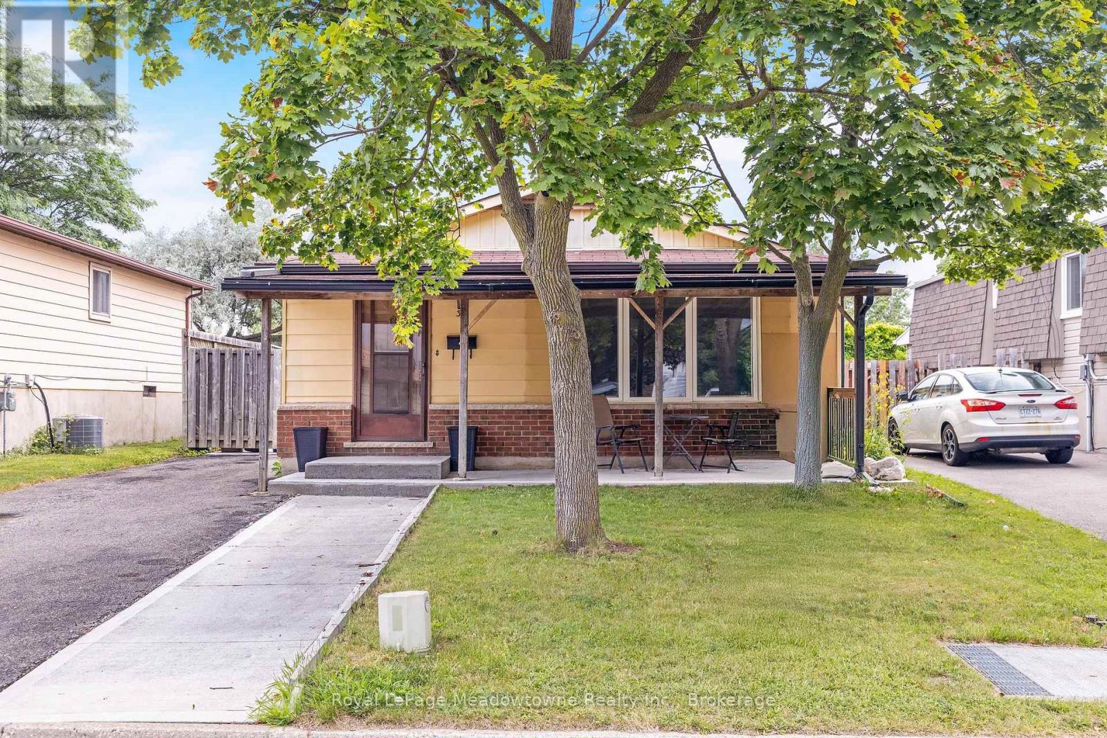 30 Cluthe Crescent, Kitchener, Ontario  N2P 1M8 - Photo 3 - X12541214