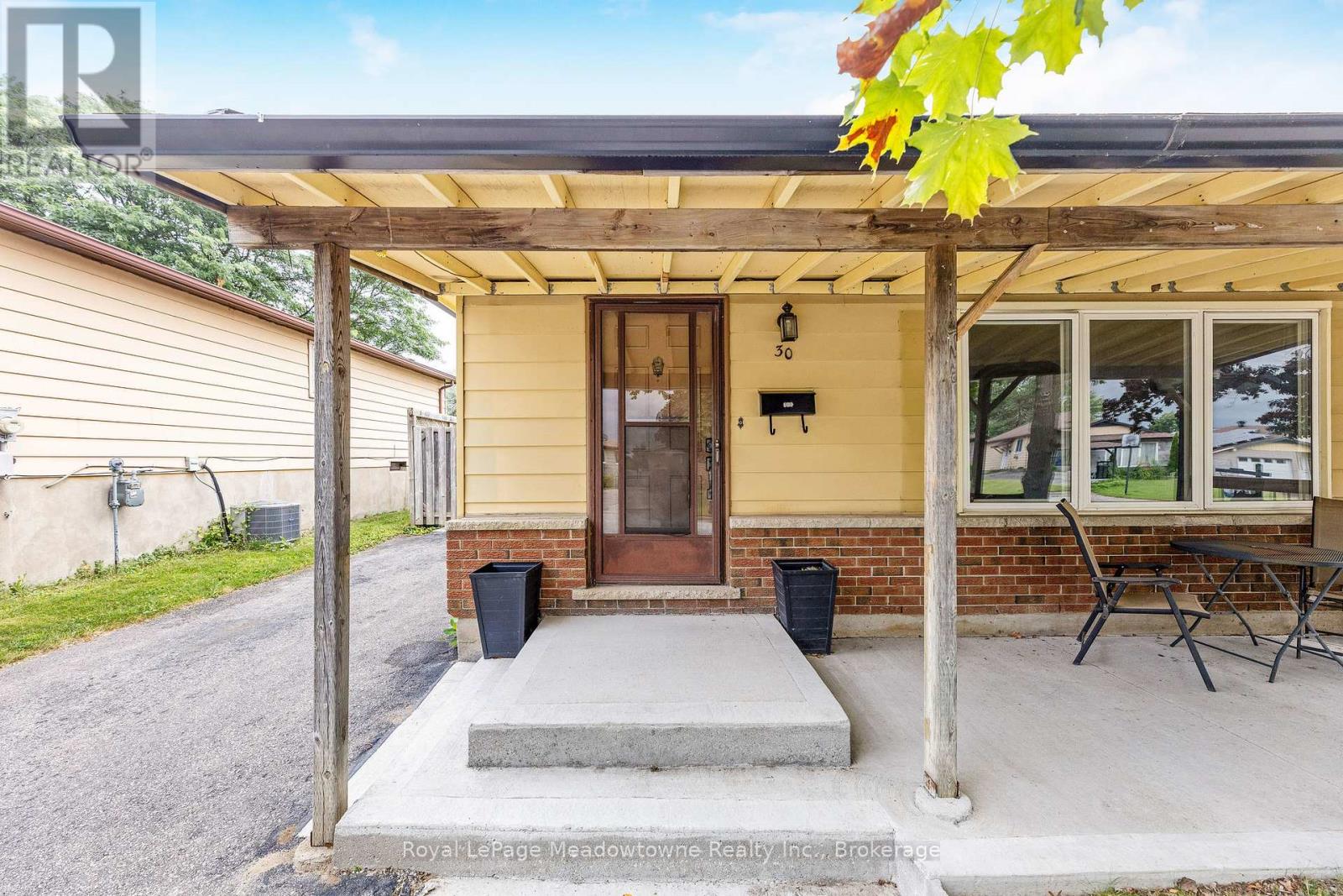 30 Cluthe Crescent, Kitchener, Ontario  N2P 1M8 - Photo 4 - X12541214