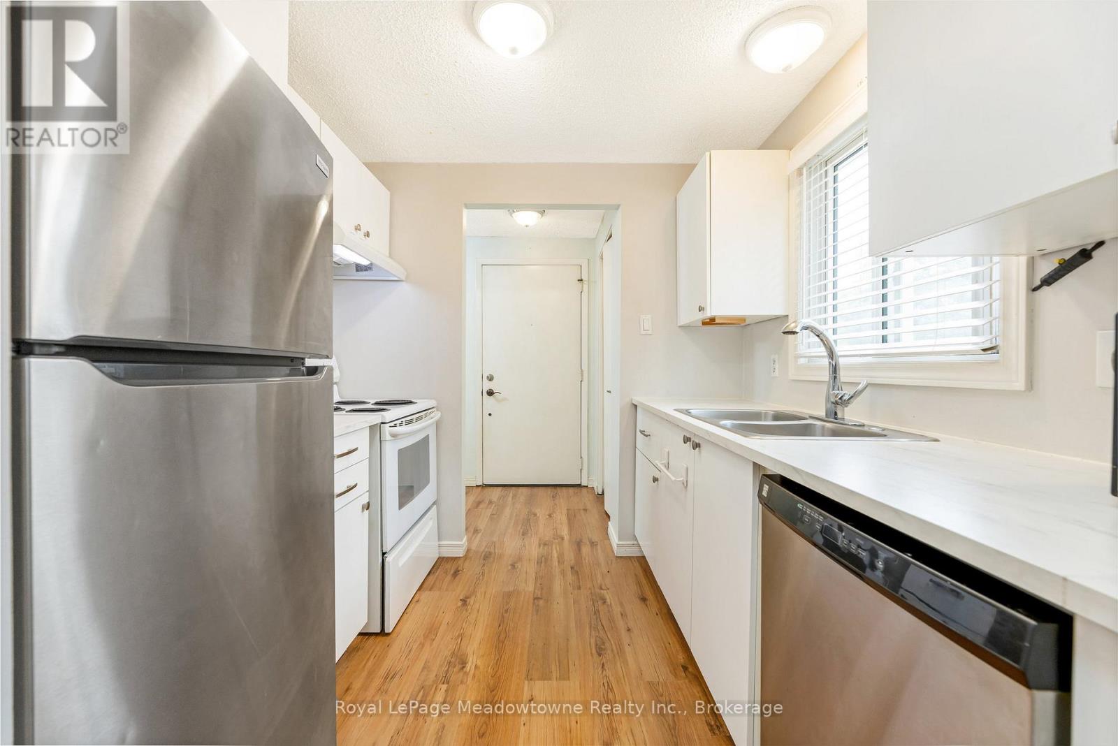 30 Cluthe Crescent, Kitchener, Ontario  N2P 1M8 - Photo 7 - X12541214