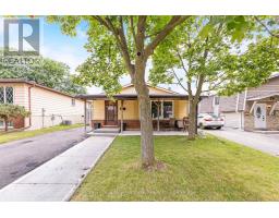 30 CLUTHE CRESCENT, Kitchener, Ontario