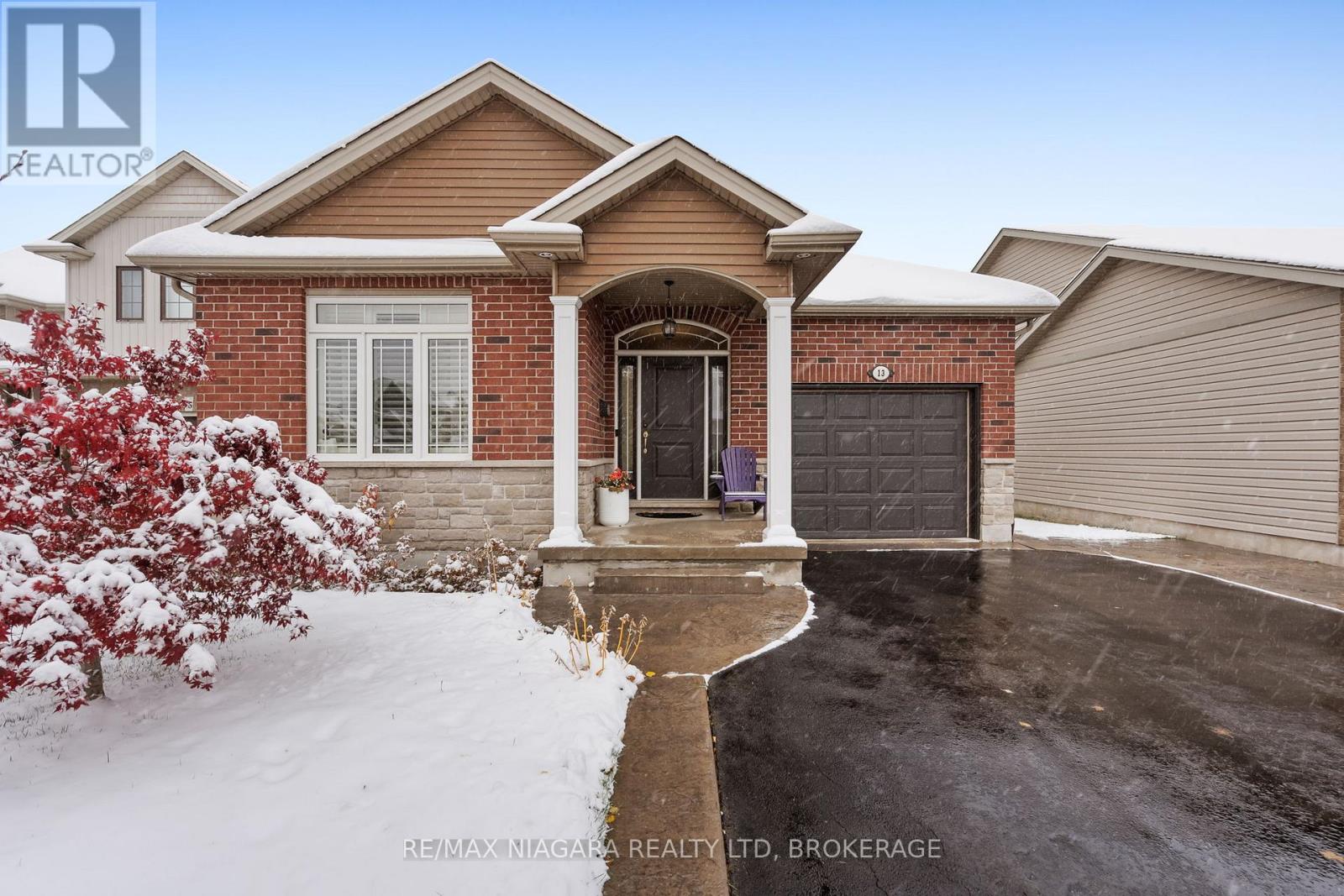 13 Corbin Street, St. Catharines, Ontario L2P 0C2 - Photo 2 - X12541164