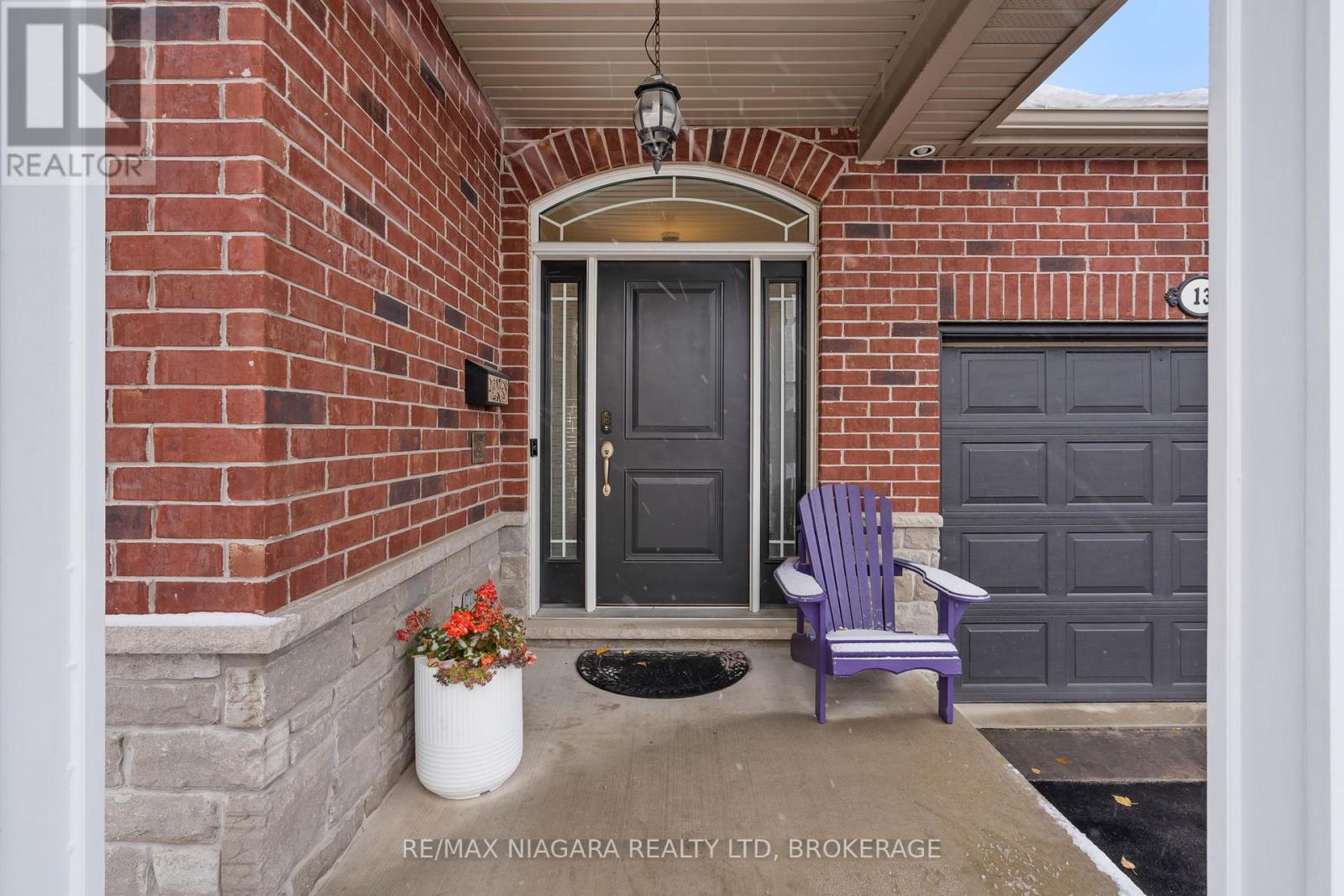 13 Corbin Street, St. Catharines, Ontario L2P 0C2 - Photo 4 - X12541164