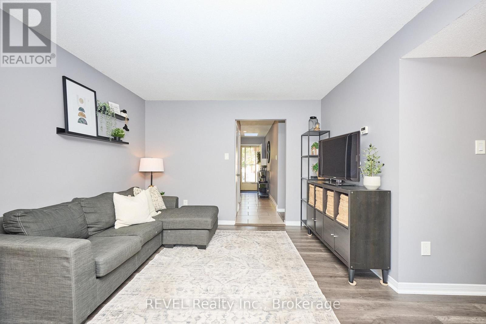 35 Romy Crescent, Thorold, Ontario L2V 4L1 - Photo 12 - X12541278