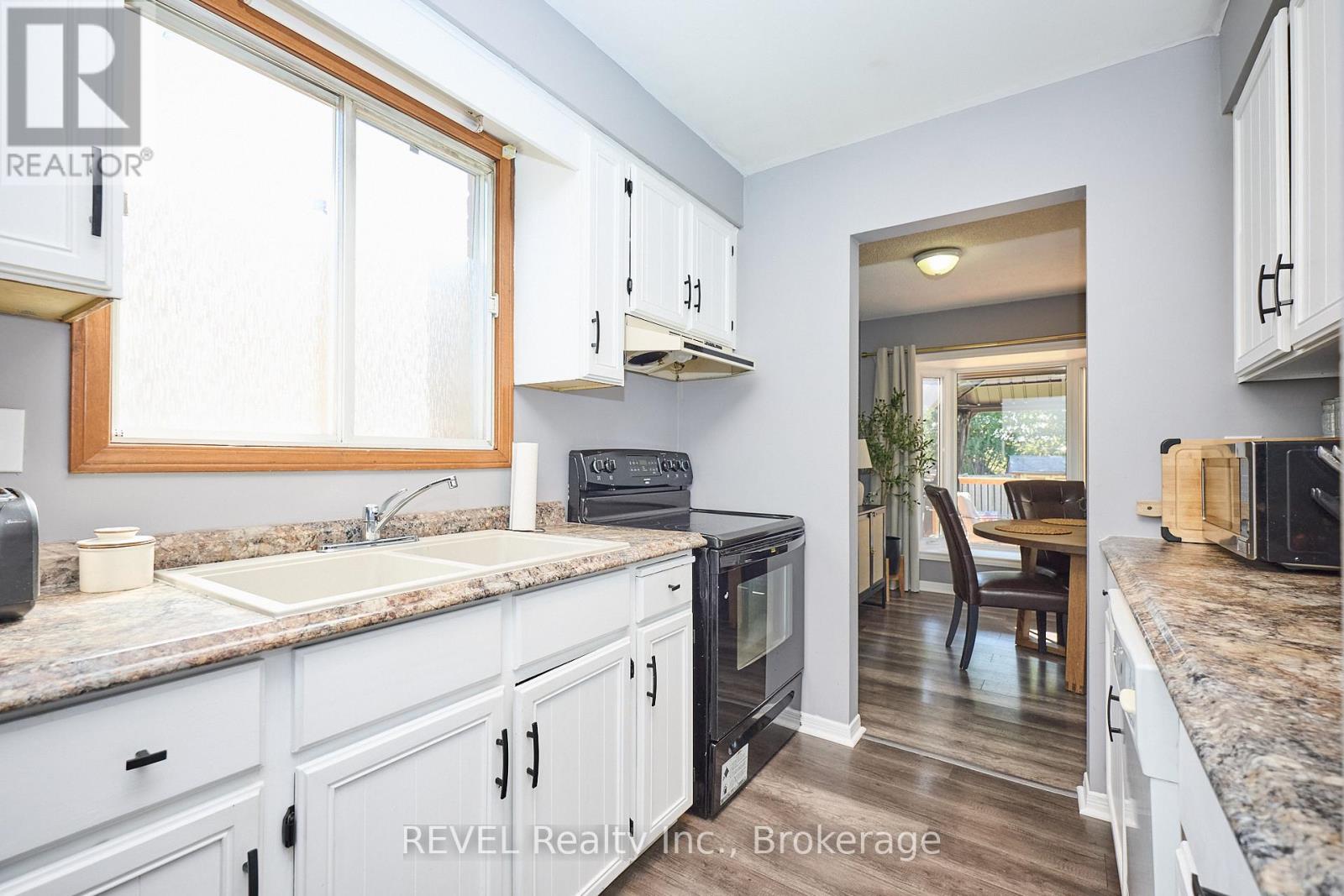 35 Romy Crescent, Thorold, Ontario L2V 4L1 - Photo 13 - X12541278