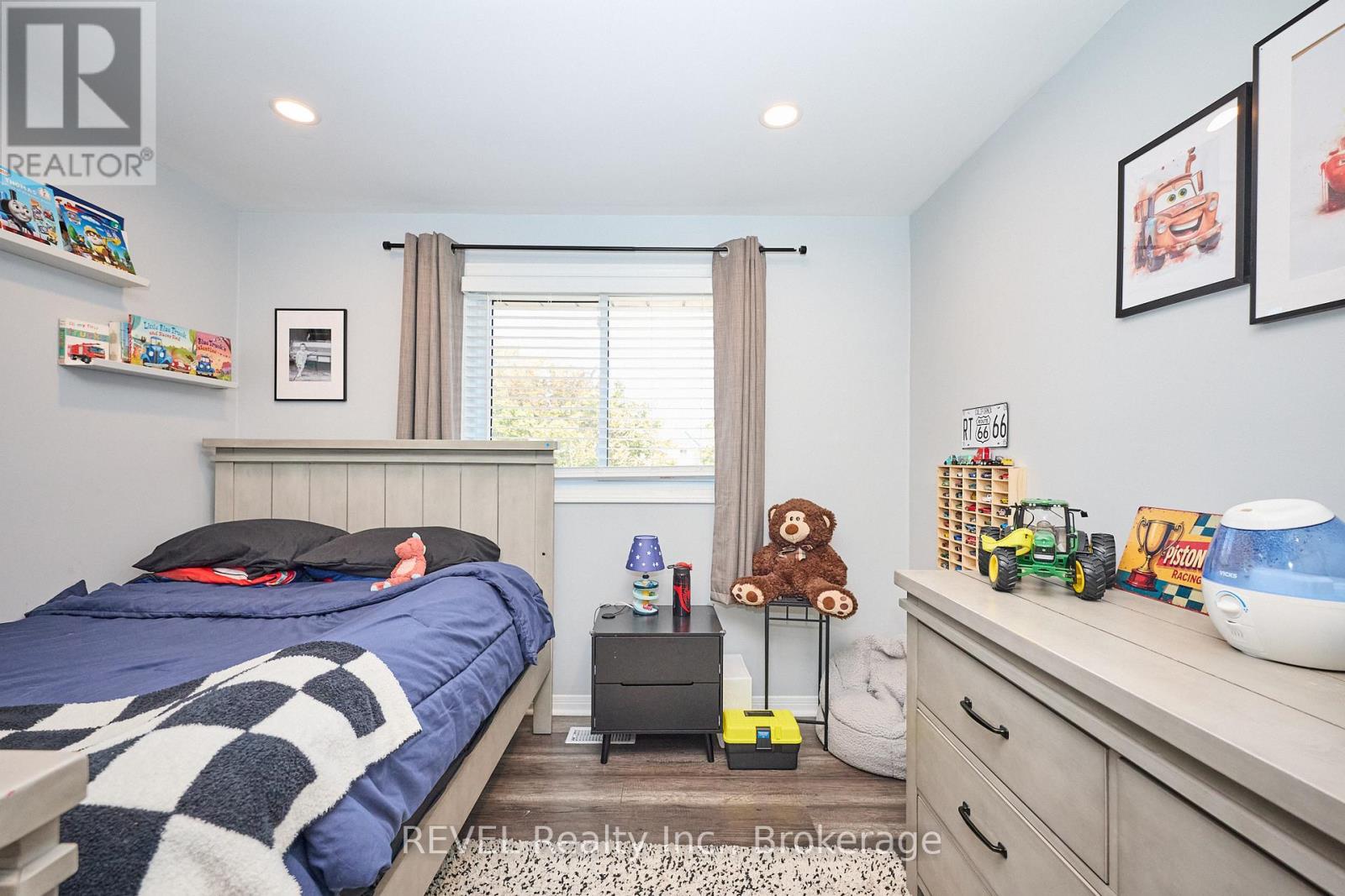 35 Romy Crescent, Thorold, Ontario L2V 4L1 - Photo 19 - X12541278