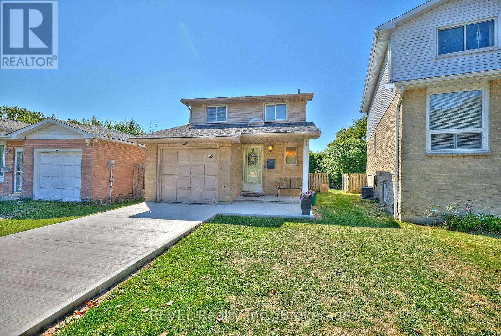 35 Romy Crescent, Thorold, Ontario L2V 4L1 - Photo 2 - X12541278