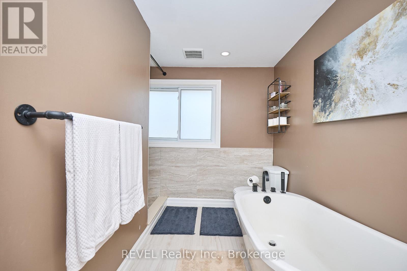 35 Romy Crescent, Thorold, Ontario L2V 4L1 - Photo 26 - X12541278