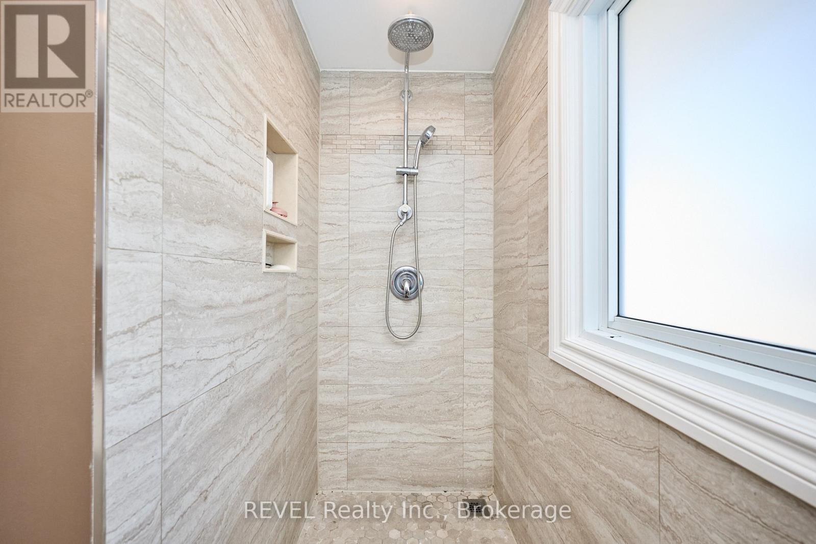 35 Romy Crescent, Thorold, Ontario L2V 4L1 - Photo 27 - X12541278