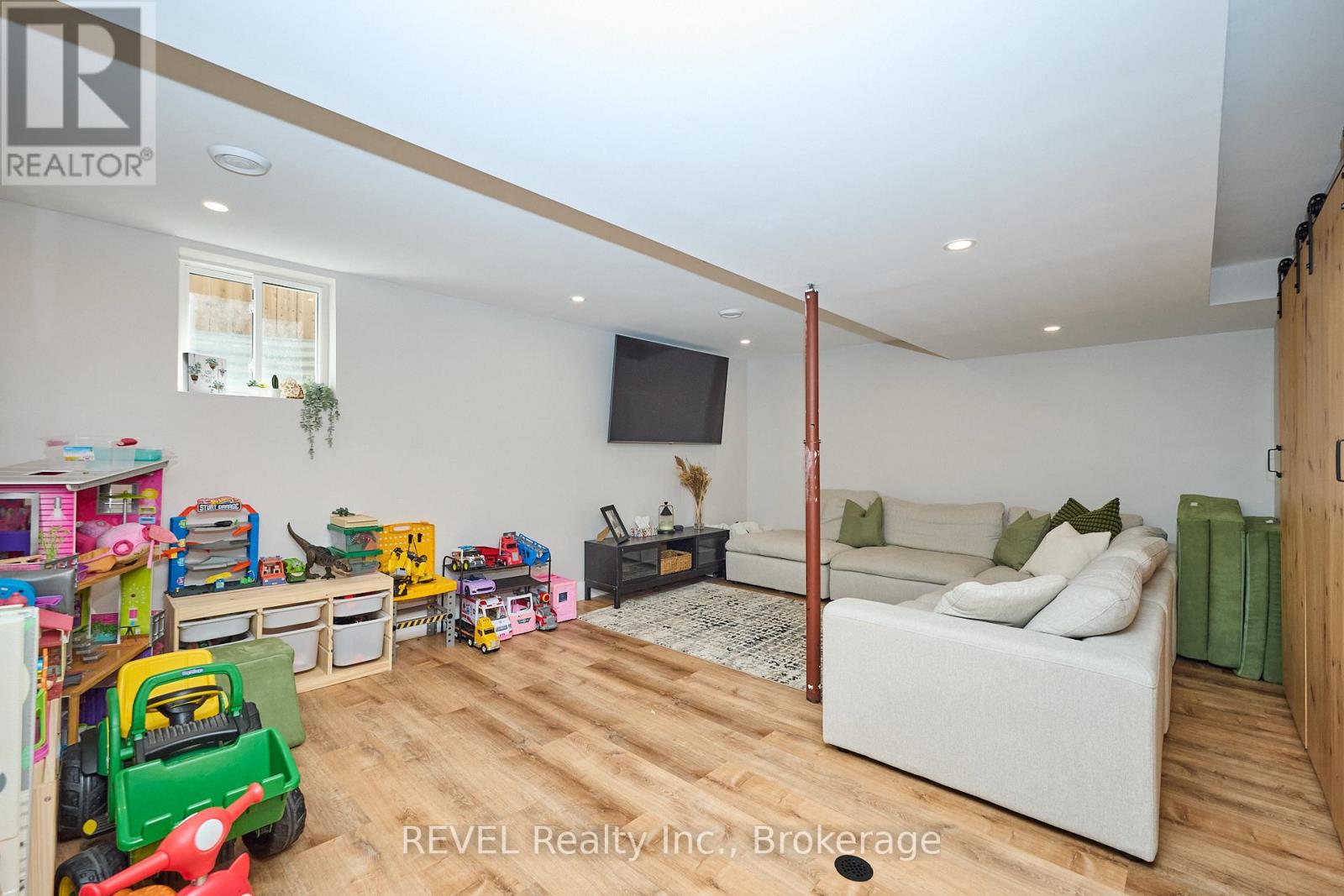 35 Romy Crescent, Thorold, Ontario L2V 4L1 - Photo 30 - X12541278